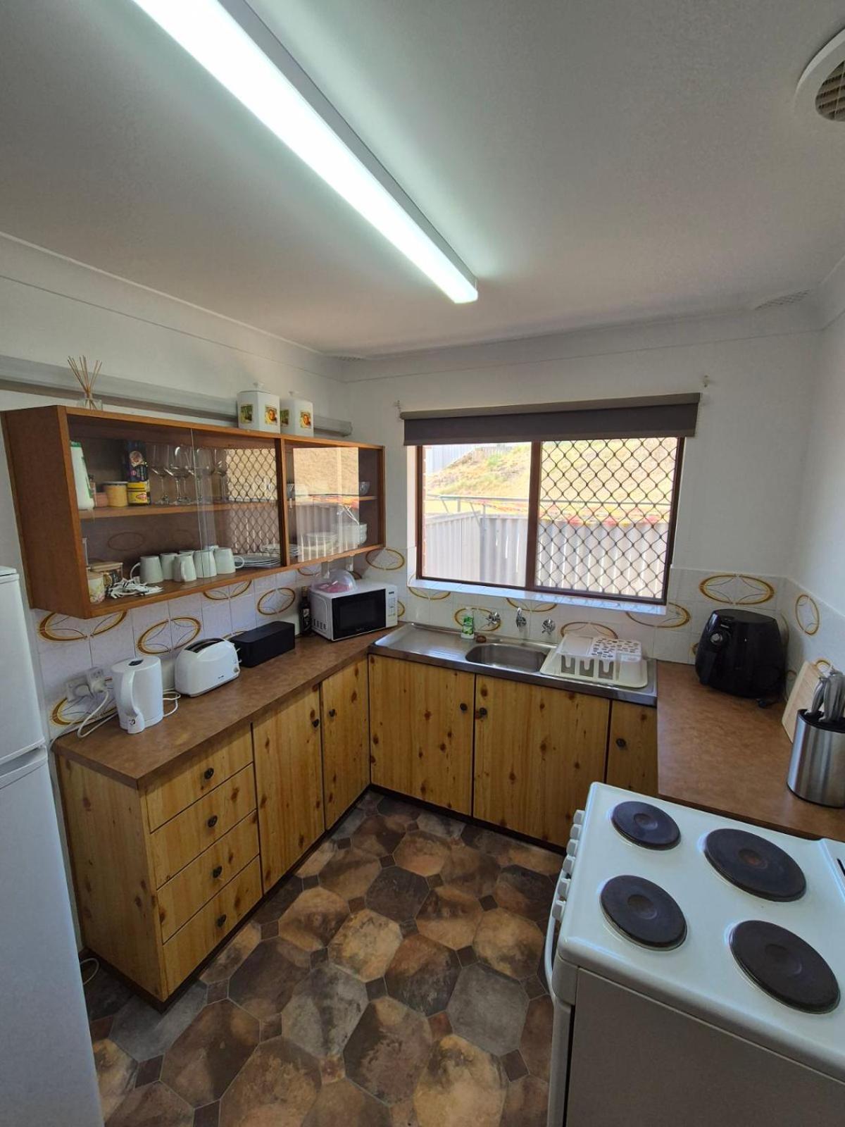 Champion Bay Beach Unit, With Own Carport, Geraldton Exterior photo